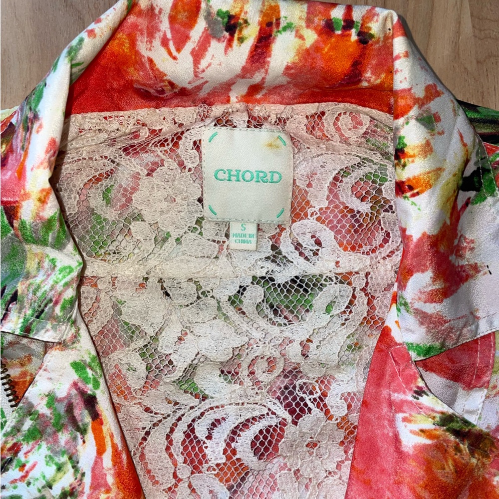Chord Lace-lined Floral Vest - Picture 4 of 10